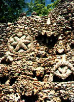 e-crownwall.jpg (250674 bytes)